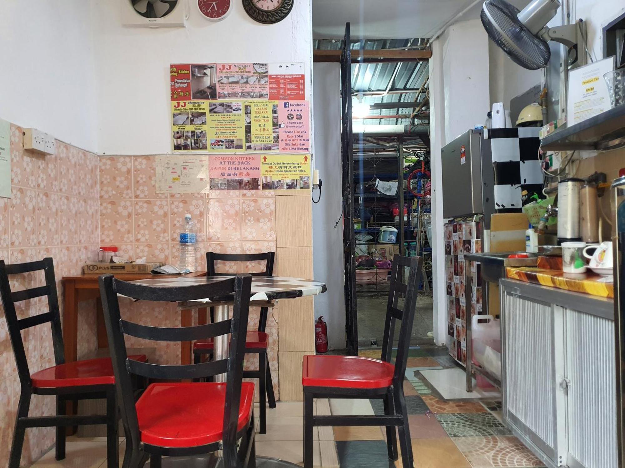 Oyo 90972 Jj Homestay Miri Exterior foto